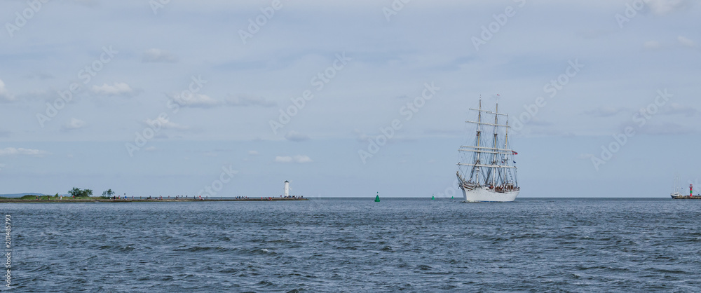 Obraz premium SAILING VESSEL AT SEA - Norwegian barque on the marine regatta 