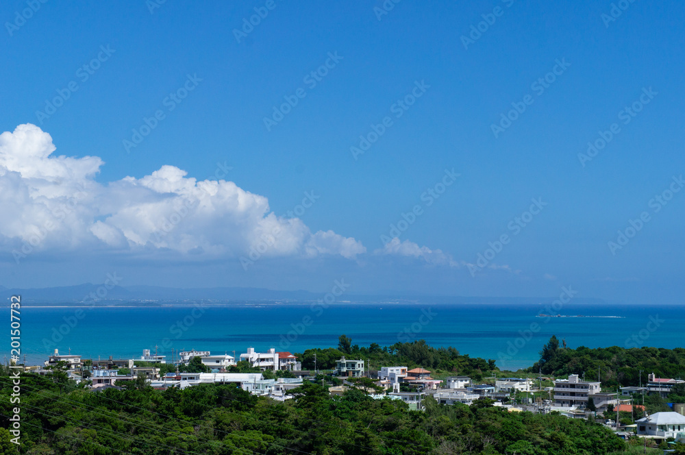 沖縄の勝連城跡からの眺望