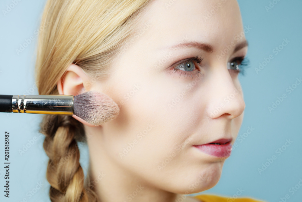 Obraz premium Makeup artist applying with brush rouge on female check