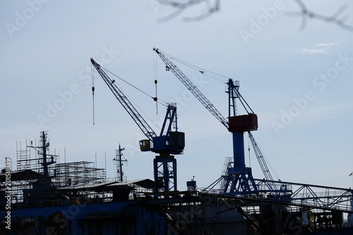 Baukrahne auf der Werft