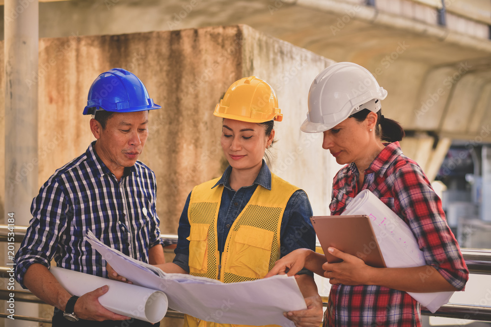 Fototapeta premium Concepts Business Engineering, Professional engineers, Young Business people are planning construction.