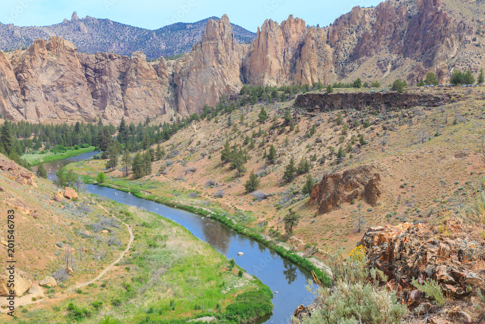 North America, United States, Oregon, Central Oregon,  Redmond, Terrebonne, Oregon. Smith Rock State Park. Crooked River. High Desert. Basalt rocks and cliffs.