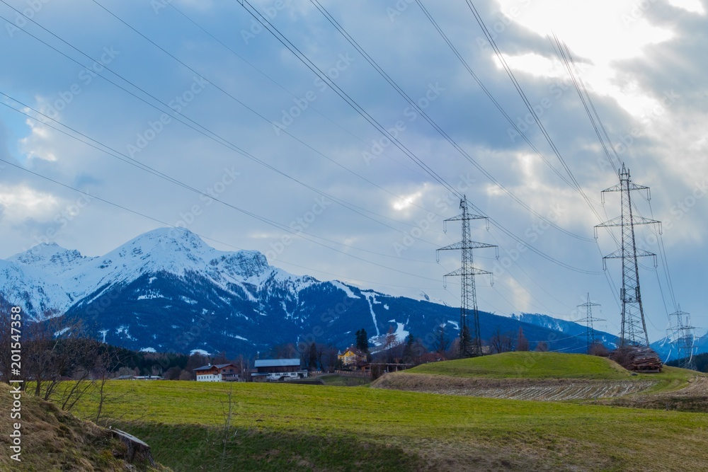 Stromtrasse in den Alpen