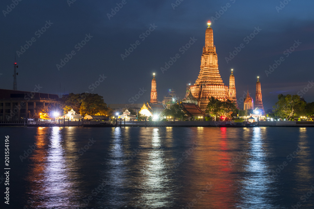 Wat Arun (Temple of the Dawn) and the Chao Phraya River by night, Bangkok, Thailand.