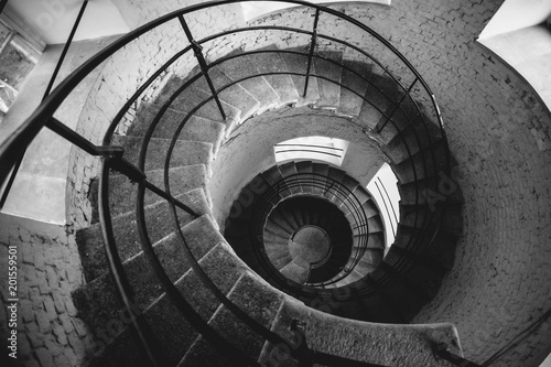 Fototapeta Architektura - widok schodów w dół