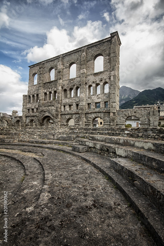 Obraz na płótnie Ancient roman ruins in the city of Aosta, Italy w salonie