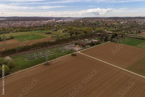 Luftaufnahme mit Blick über die Felder auf Zuffenhausen