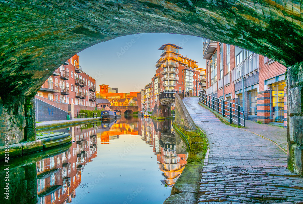 Sunset view of brick buildings alongside a water channel in the central Birmingham, England - obrazy, fototapety, plakaty 