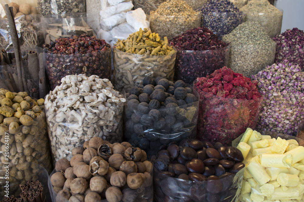 Spices draw crowds of visitors to the traditional eastern markets