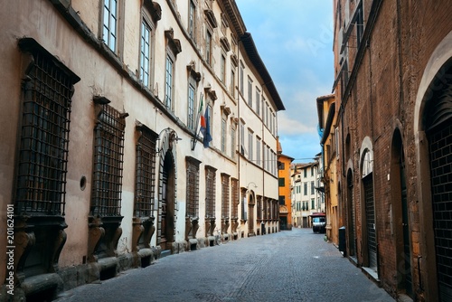 Fototapeta Naklejka Na Ścianę i Meble -  Lucca street view