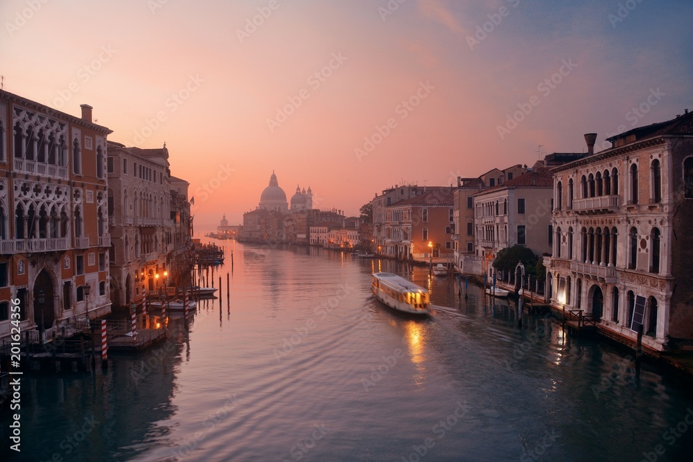Naklejka premium Venice Grand Canal sunrise and boat