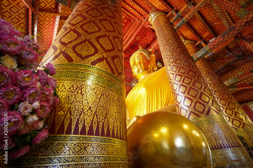 Tableau sur toile Buddha statue in Wat Phananchoeng, Ayutthaya, Thailand.