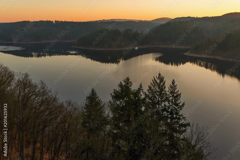 Obraz premium Dam Orlik in sunny morning.