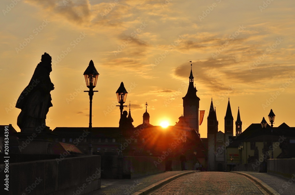 Obraz premium Würzburg, , Alte Mainbrücke, Sonnenaufgang
