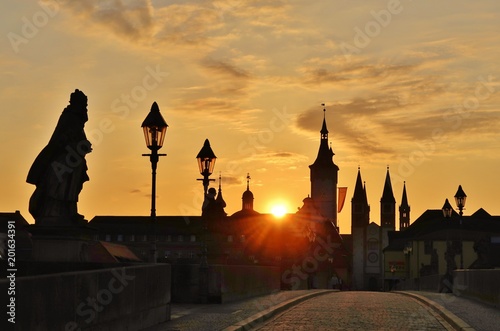 Würzburg, , Alte Mainbrücke, Sonnenaufgang