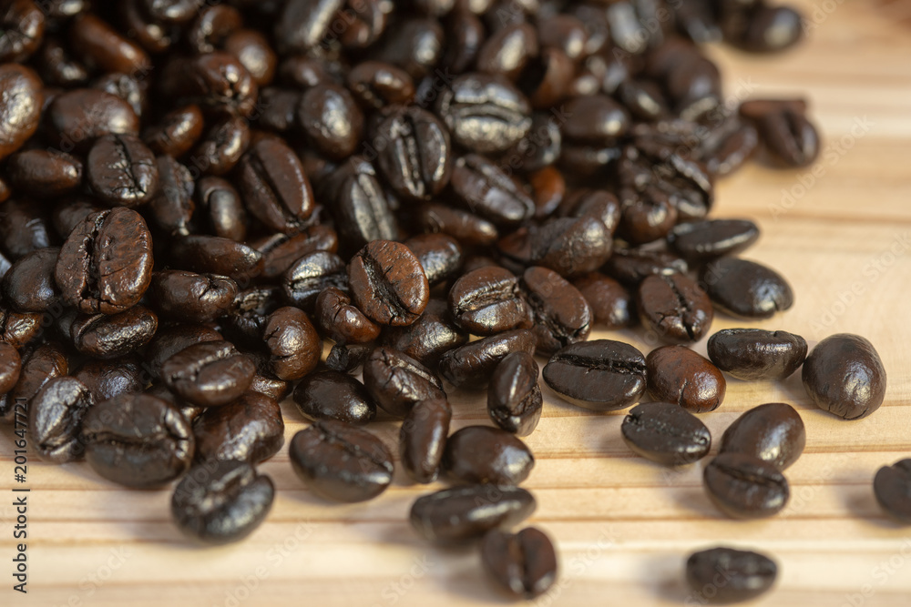Fototapeta premium Coffe bean with wood background