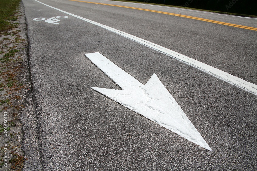 Φωτογραφία Bike Lane Symbol with Arrow Next to the Road in a Sunny Afternoon at Trade Winds