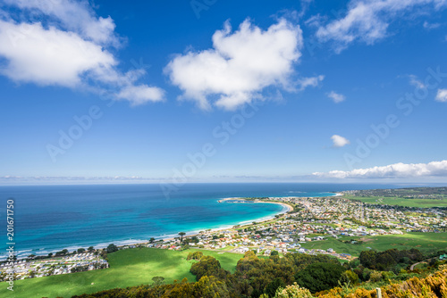 Obraz na płótnie Relaxing at the blue Bass Strait sea and enjoying a warm sunny beach view over blue sky water of Great Ocean Road with a few clouds horizon over small town Apollo Bay, Melbourne, Victoria, Australia w salonie