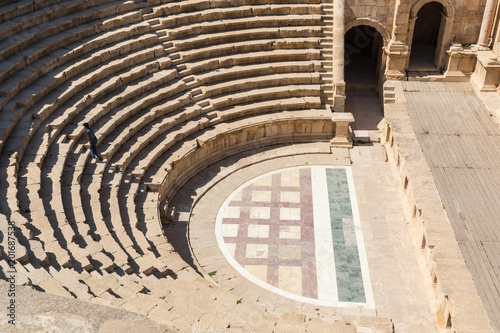 Foto Antique Theatre. In ancient Roman city of Jerash, Jordan