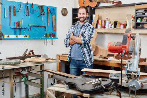 Stolzer Handwerker und Schreiner