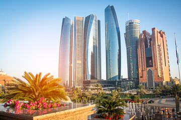Fotobehang Abu Dhabi Wolkenkrabbers in Abu Dhabi centrum  © Bojan