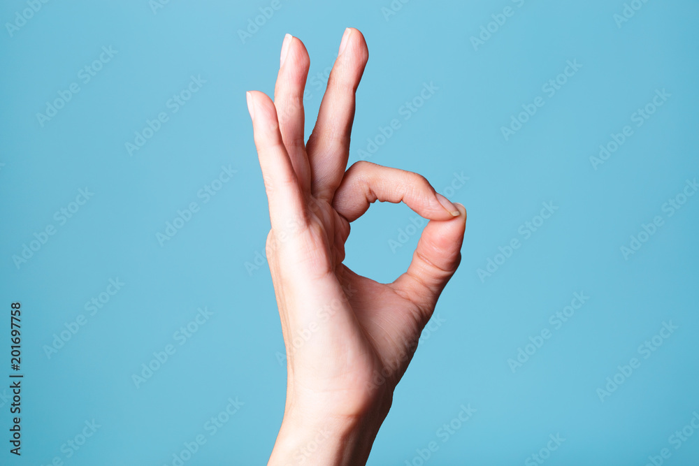 Female hand shows gesture OK - obrazy, fototapety, plakaty 