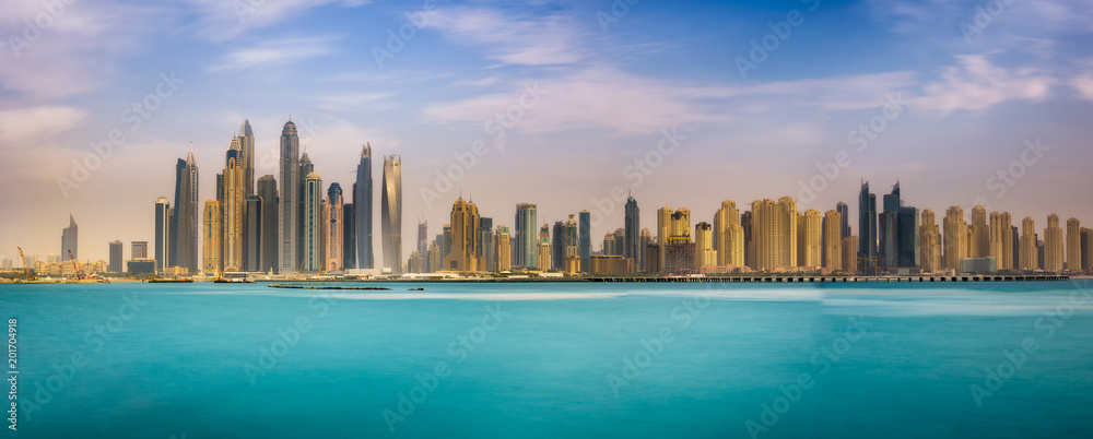 Obraz premium Panorama of Dubai Marina photographed from The Palm Jumeirah