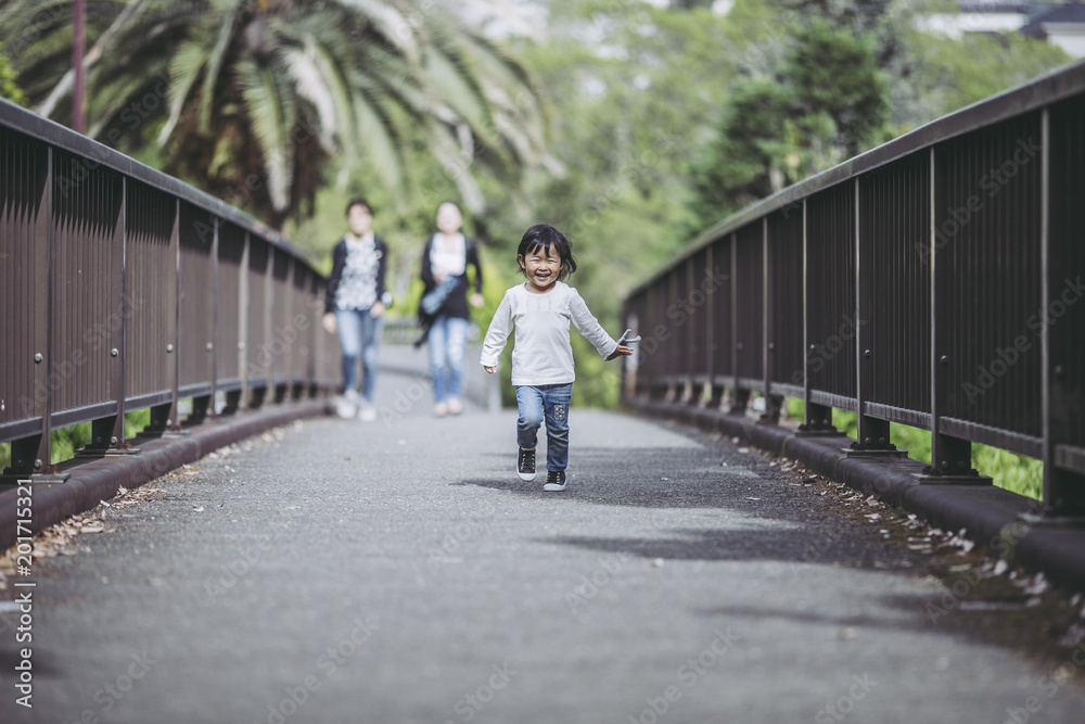 走る子供 走る子供