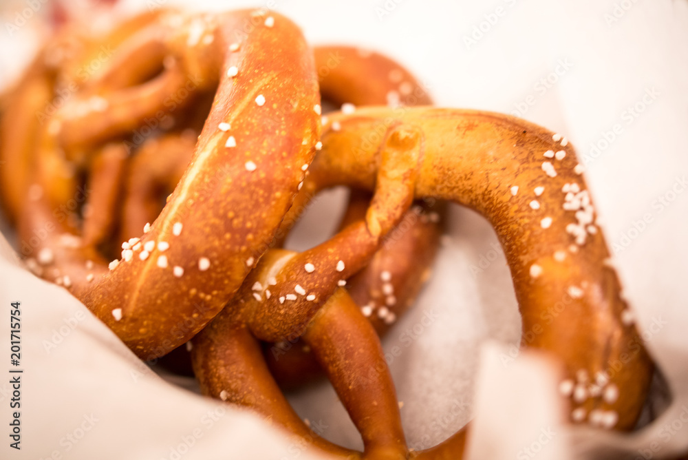 Brezeln im Korb Brezeln im Korb