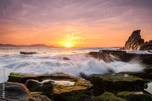 Fototapeta Naklejka Na Ścianę i Meble -  amazing sunset landscape at rocky beach
