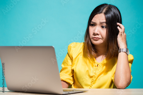 Woman has doubt when she look at laptop