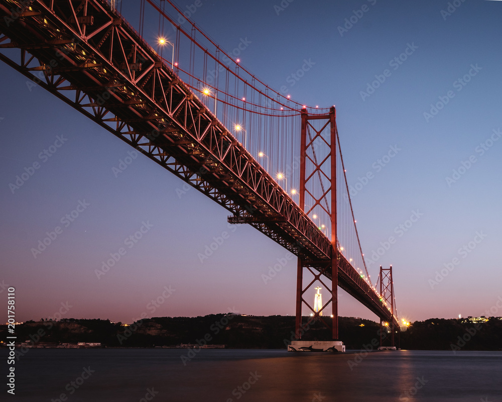 puente 25 de abril en Lisboa