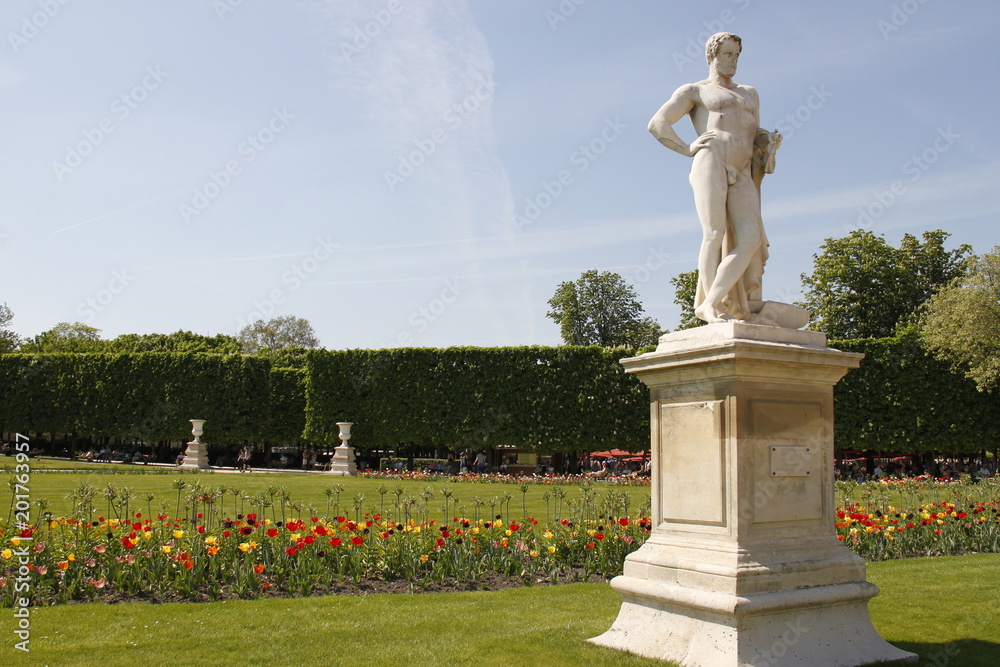 Obraz premium Statue du Jardin des Tuileries à Paris
