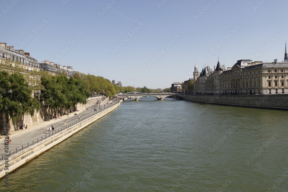 Obraz premium Quai de Seine à Paris