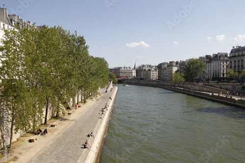 Quai de Seine l'été à Paris © Atlantis