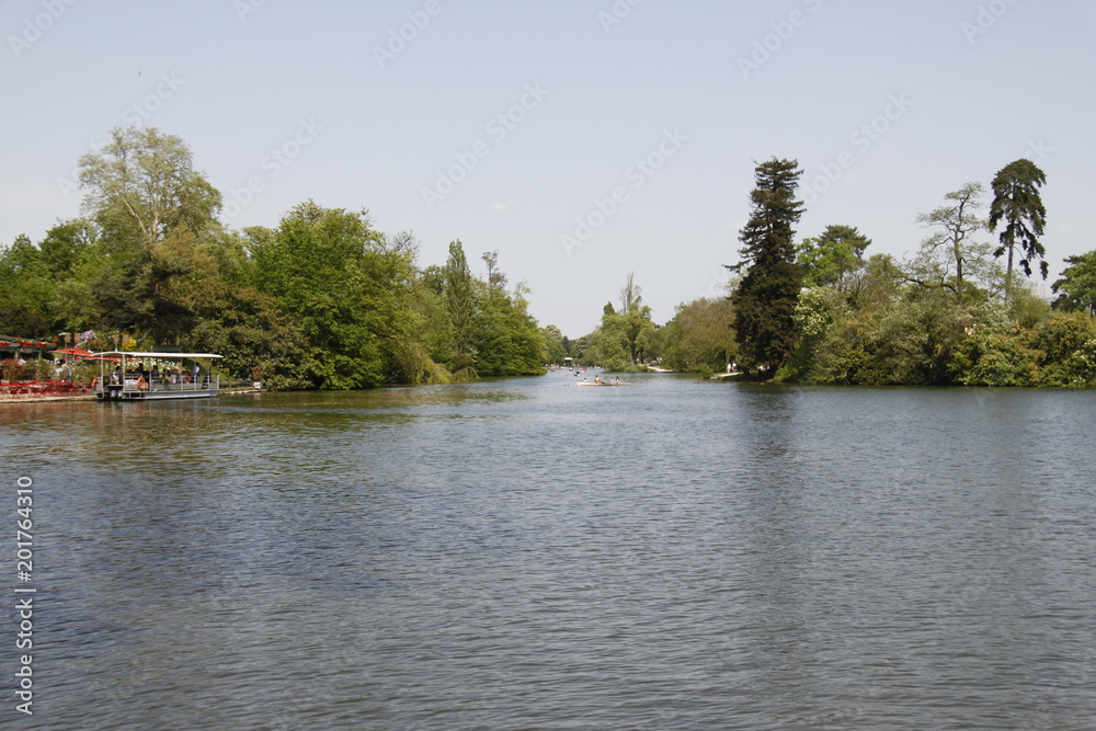 Lac inférieur du Bois de Boulogne à Paris Lac inférieur du Bois de Boulogne à Paris