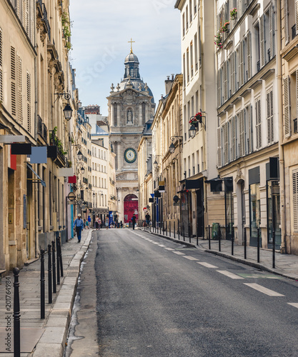 Fototapeta Naklejka Na Ścianę i Meble -  Cozy street in Paris, France