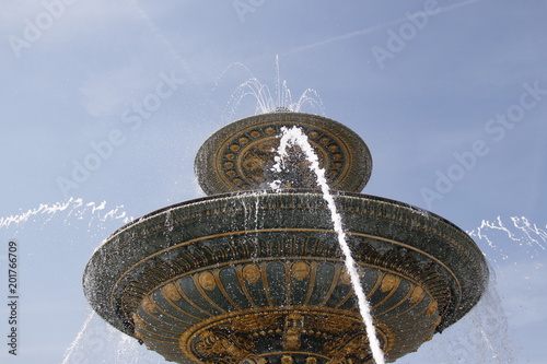 Fontaine des Mers, place de la Concorde à Paris photo