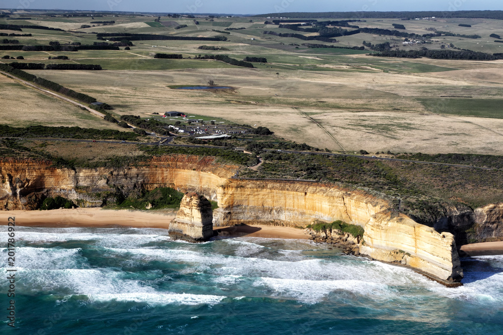 Obraz premium Luftaufnahme der Twelve Apostles an der Great Ocean Road im Port Campbell Nationalpark, Victoria, Australien.