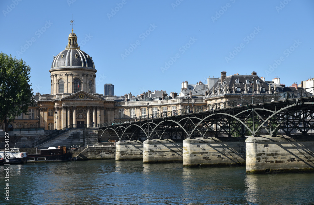 Passerelle des Arts sur la Seine à Paris, France