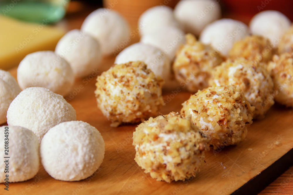 Goat cheese balls Goat cheese balls