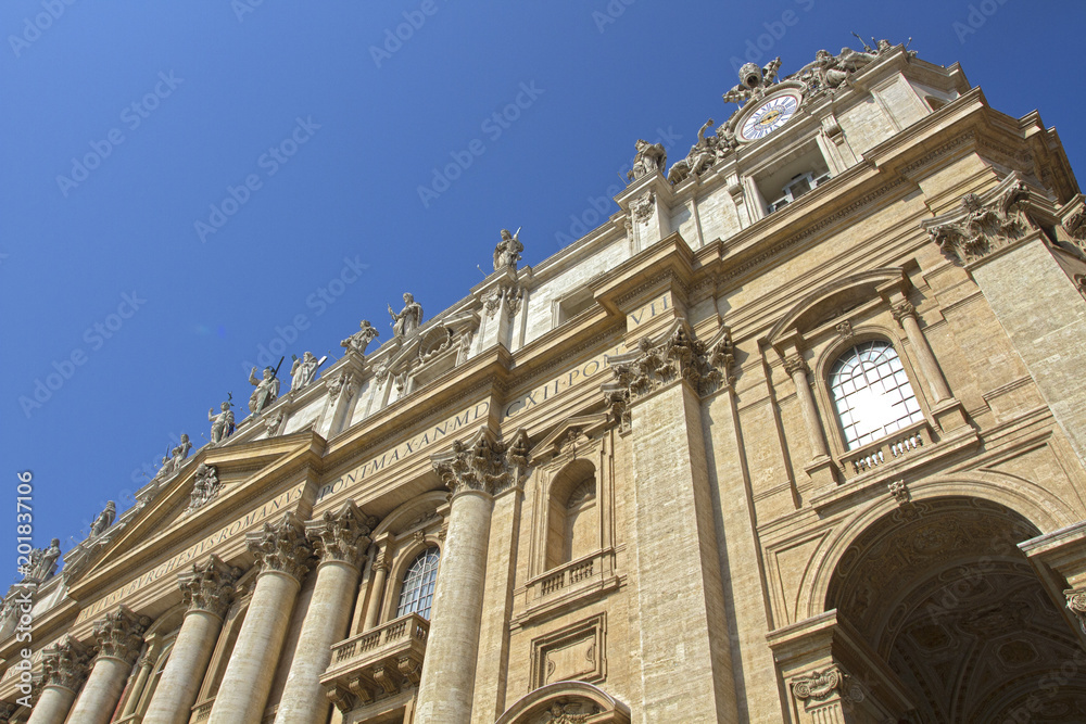 St. Peters Basilica (Basilica di San Pietro) in Vatican City, Rome, Italy, Europe