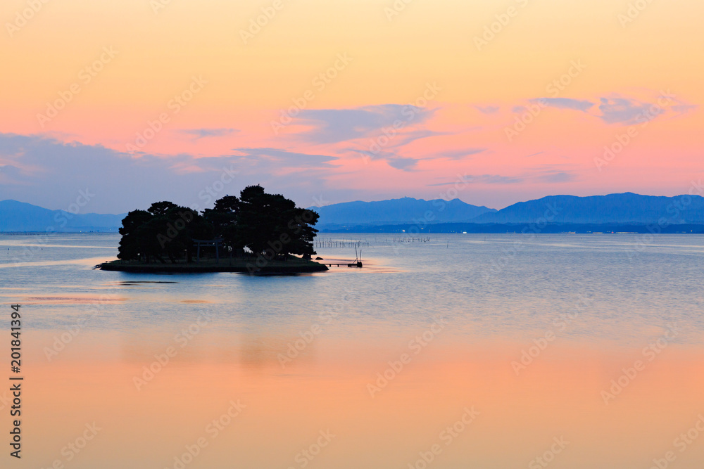 Fototapeta premium 宍道湖の夕景「水の都 松江」日本の夕日100選