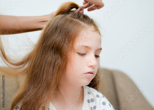 Mother comb my hair to daughters.