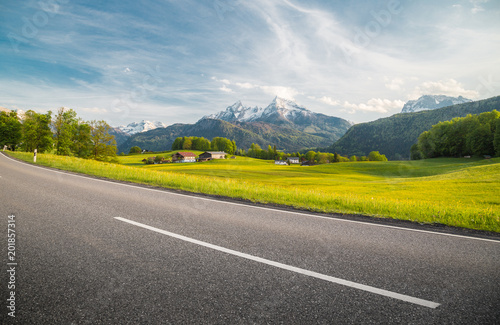 Obraz na płótnie Empty asphalt country road with alpine mountain scenery in summer w salonie