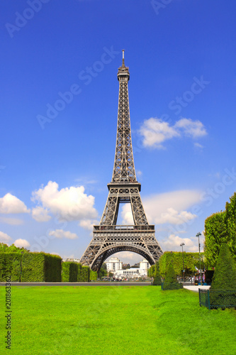 Eiffel tower, Champ-de-mars, Paris, France © frenta