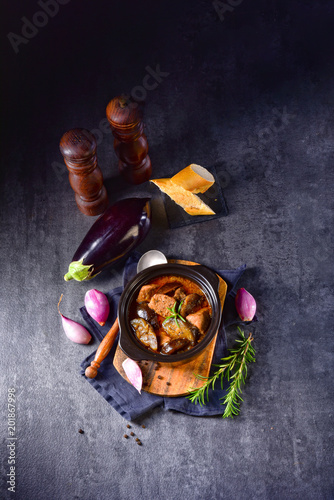 Schilderij op canvas Eggplant Casserole - (Melitzanes Me Kreas Sti Katsarola)
