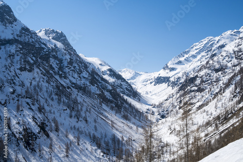 Alpine valley with snow in a sunny day in spring © Arcansél