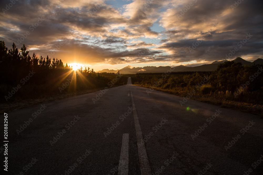Naklejka premium Road in to the sunset.