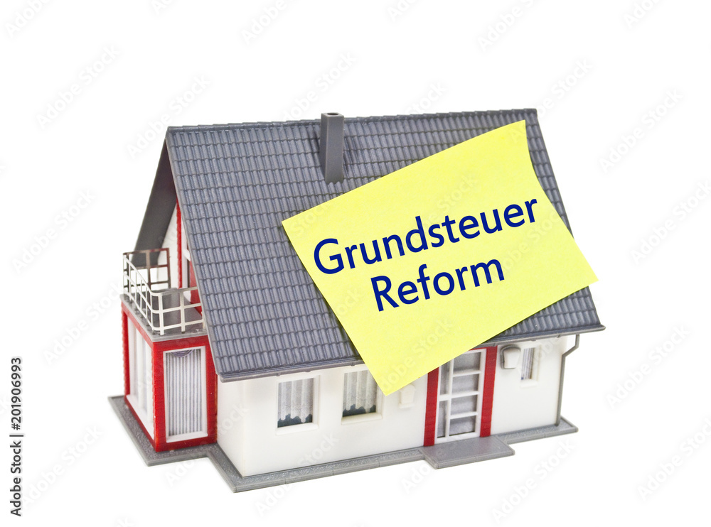 Haus mit Zettel und Grundsteuer Grundsteuerreform Stock Photo Adobe Stock